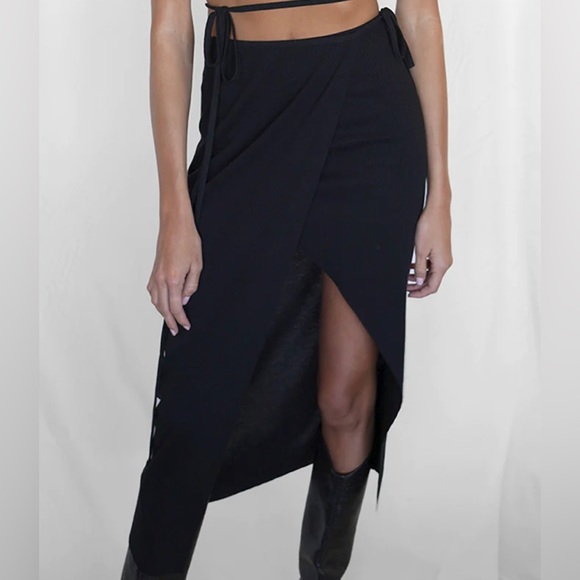 The Range Mass Rib Tie Skirt - Picture 4 of 5